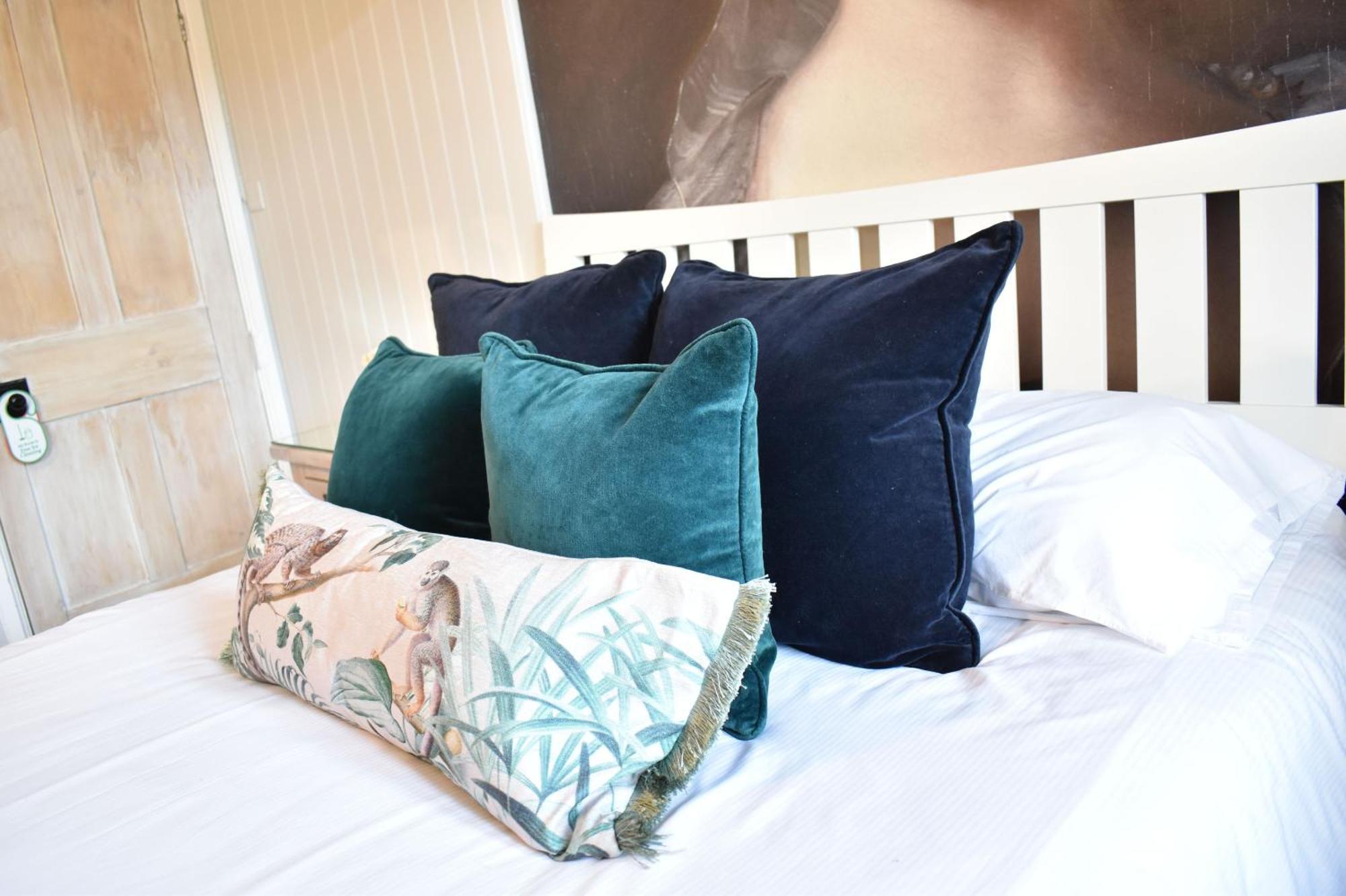Davenford Cotswold Gardens Bed & Breakfast Stow-on-the-Wold ภายนอก รูปภาพ
