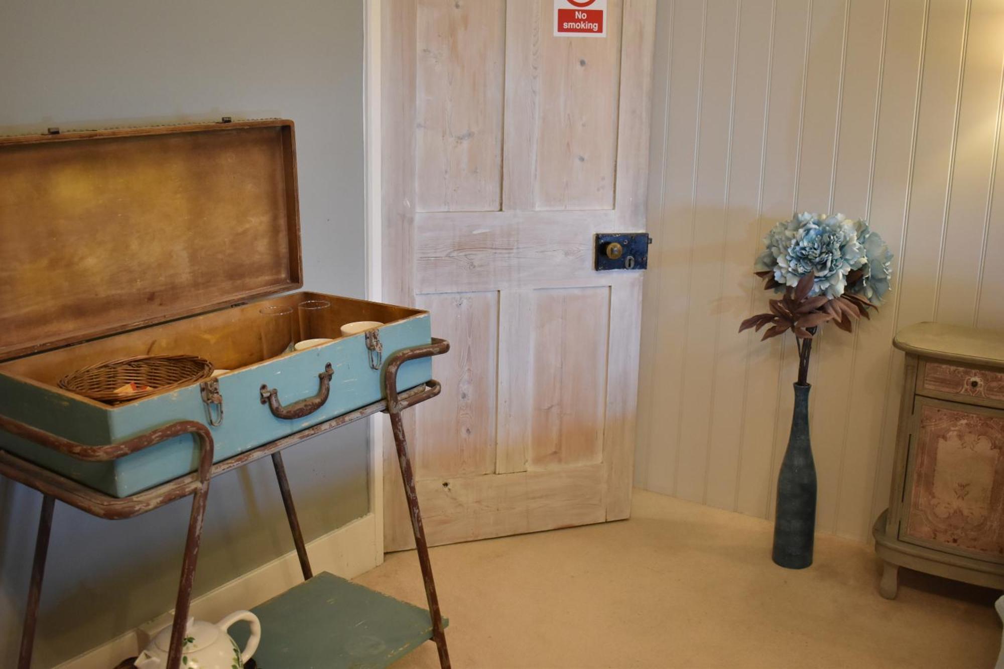 Davenford Cotswold Gardens Bed & Breakfast Stow-on-the-Wold ภายนอก รูปภาพ