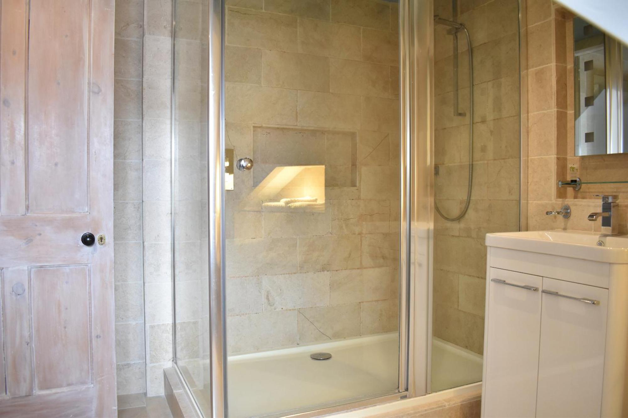 Davenford Cotswold Gardens Bed & Breakfast Stow-on-the-Wold ภายนอก รูปภาพ