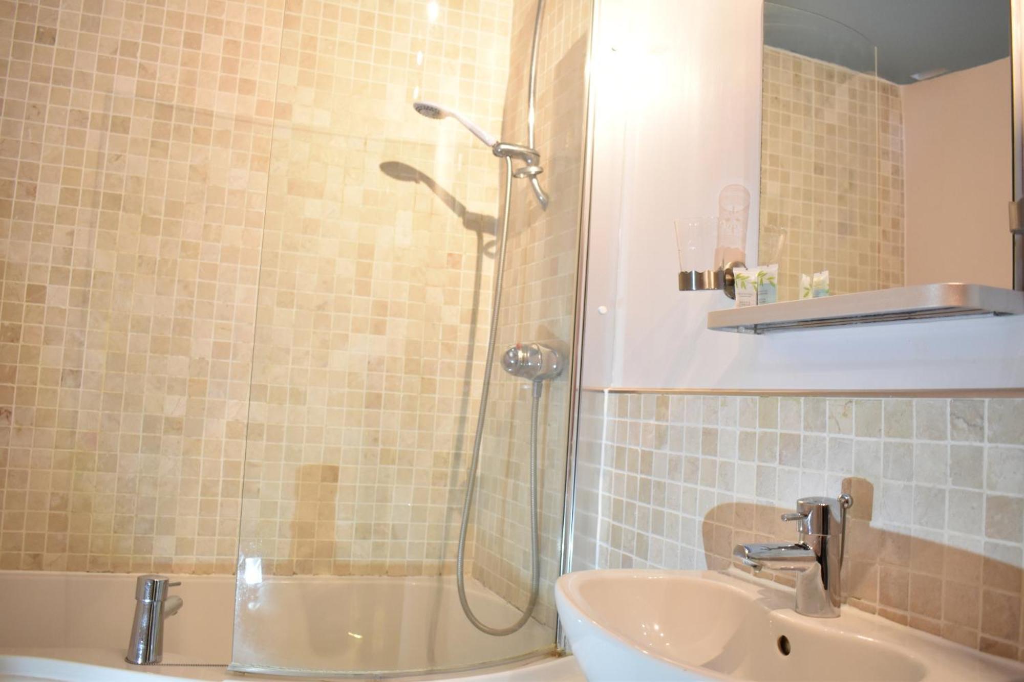 Davenford Cotswold Gardens Bed & Breakfast Stow-on-the-Wold ภายนอก รูปภาพ